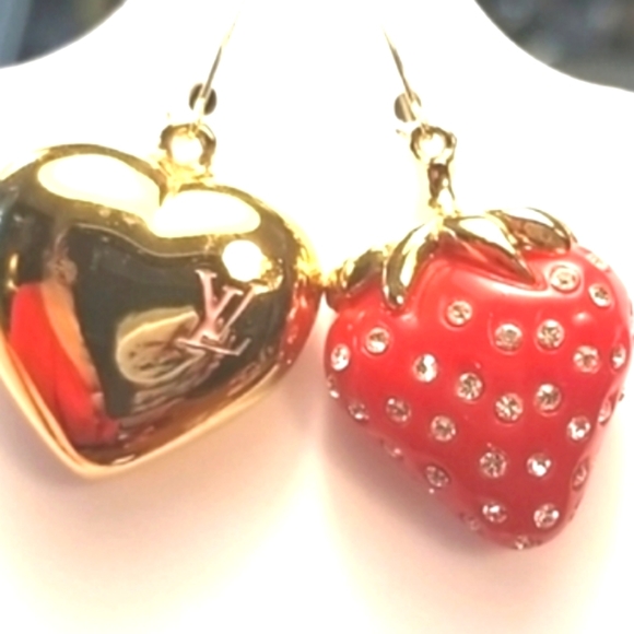 Louis Vuitton Multicolor Fraise Strawberry Heart Necklace For Sale at  1stDibs  louis vuitton colorful necklace, lv multicolor necklace, louis  vuitton strawberry necklace